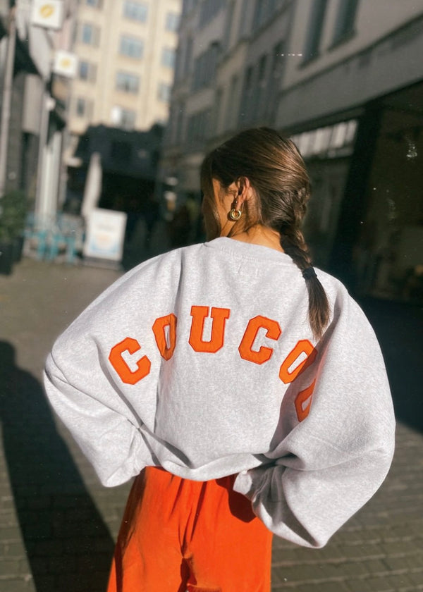 Coucou sweater orange on grey