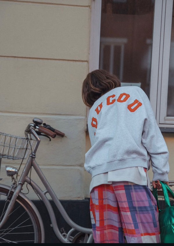 Coucou sweater orange on grey